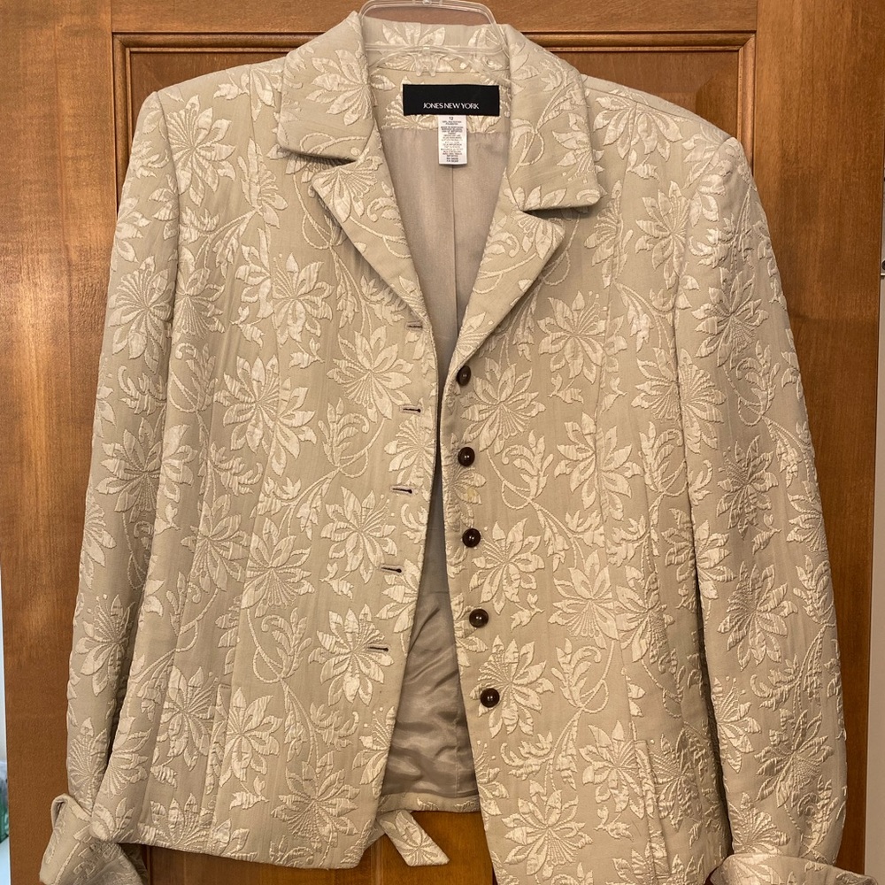 Women’s Cream colored blazer